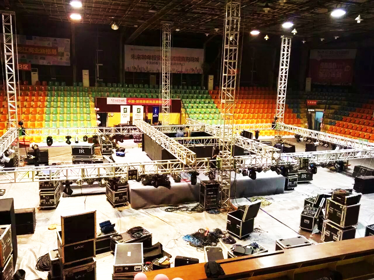 廣州演出活動策劃公司提供的葉振棠(順德)金曲盛會演出案例1